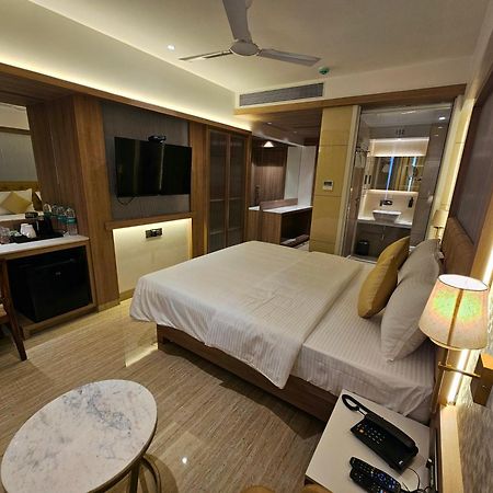 Hotel Golden Nest 탄 외부 사진