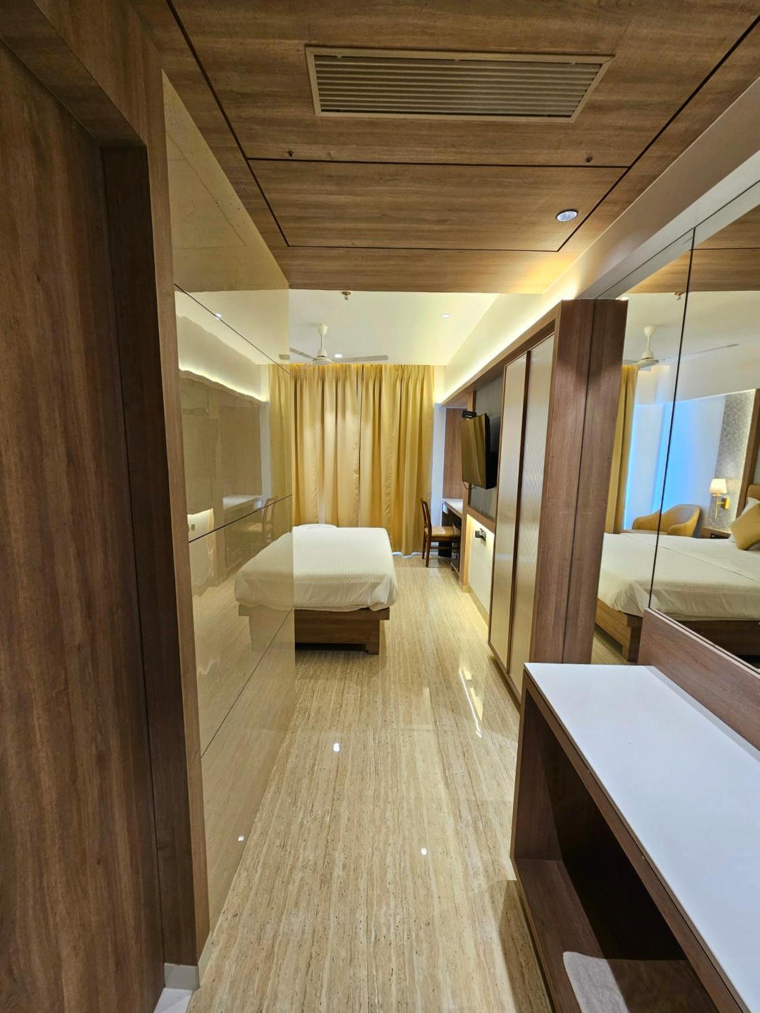 Hotel Golden Nest 탄 외부 사진