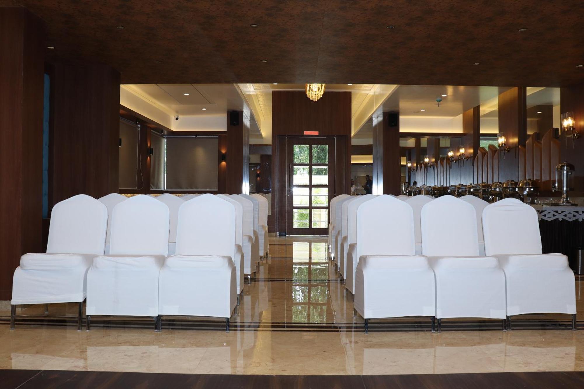 Hotel Golden Nest 탄 외부 사진