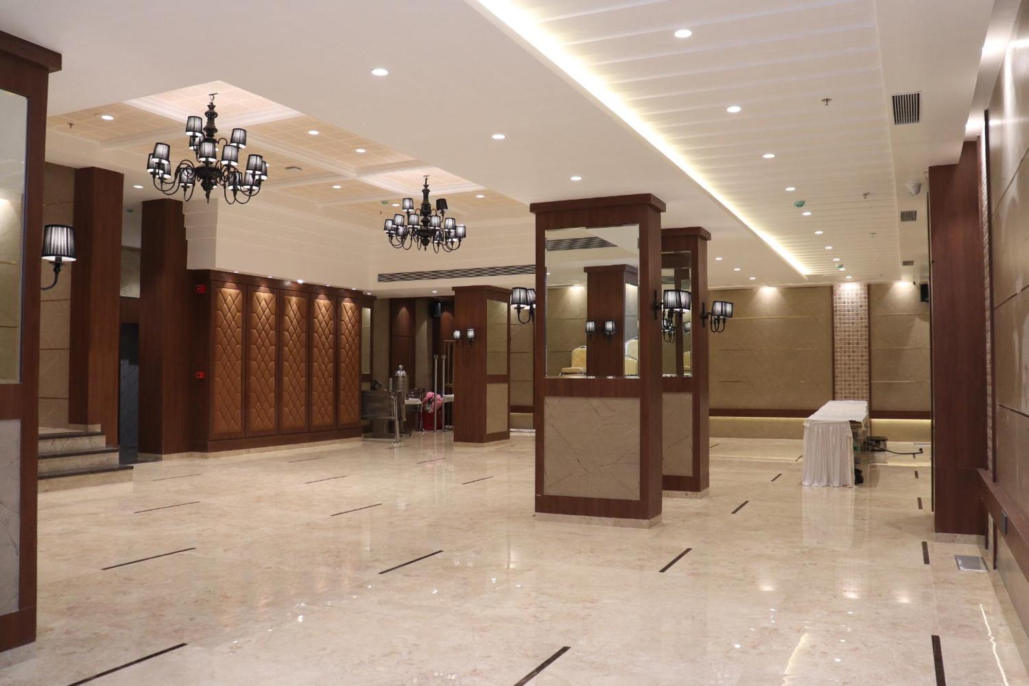 Hotel Golden Nest 탄 외부 사진