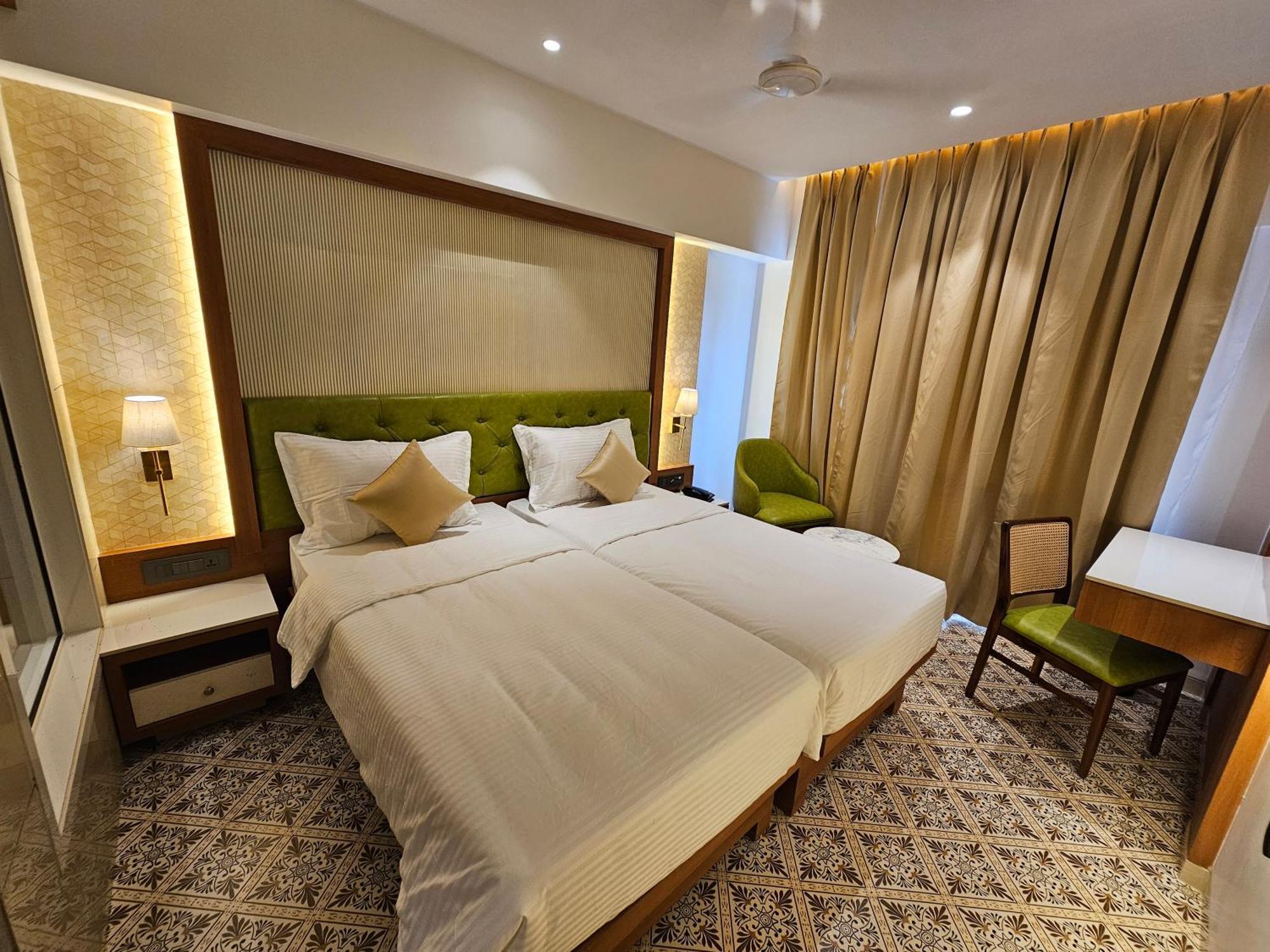 Hotel Golden Nest 탄 외부 사진