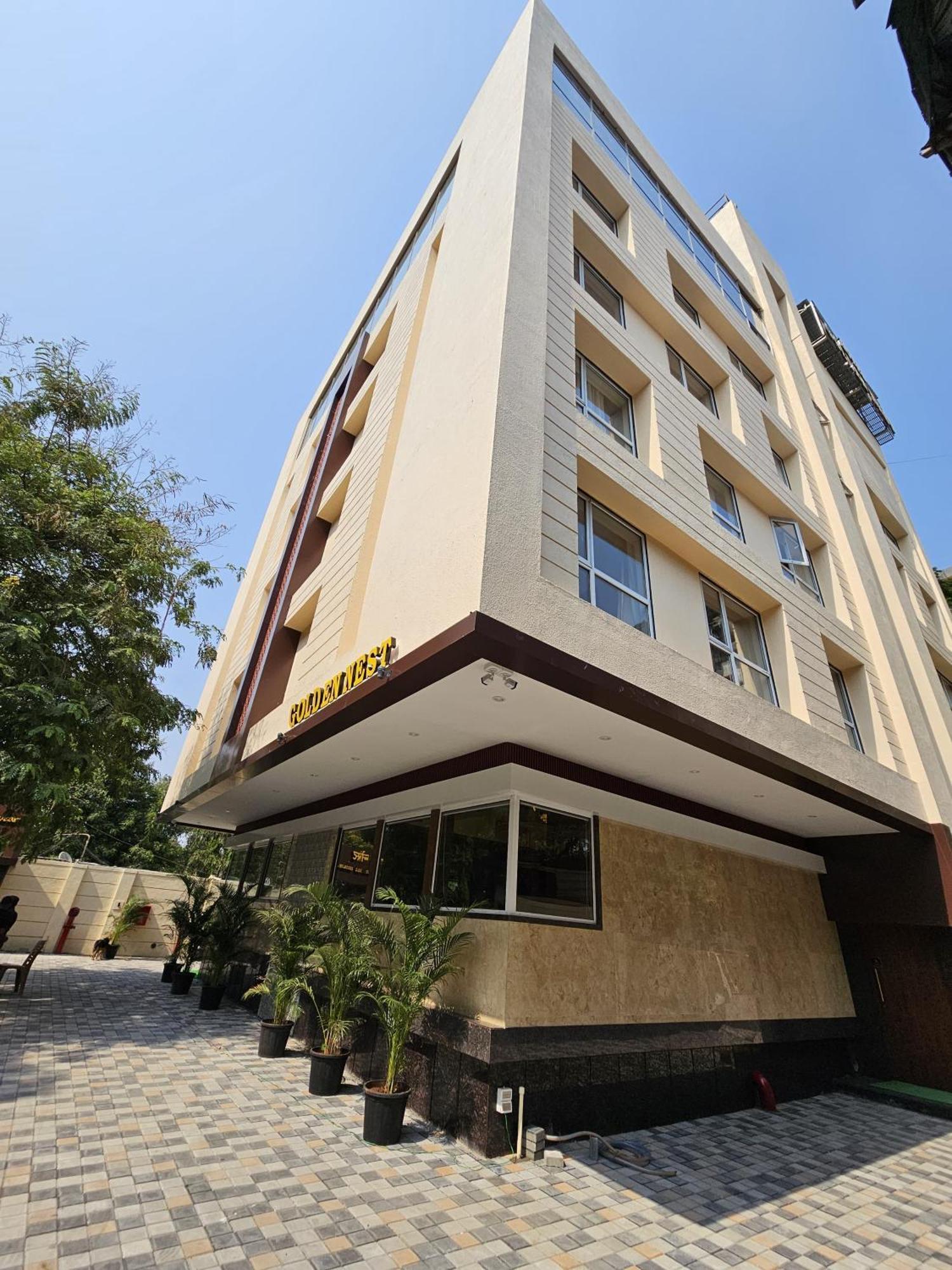 Hotel Golden Nest 탄 외부 사진