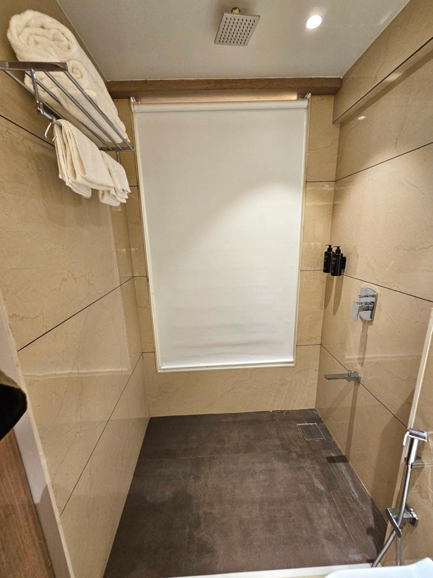 Hotel Golden Nest 탄 외부 사진